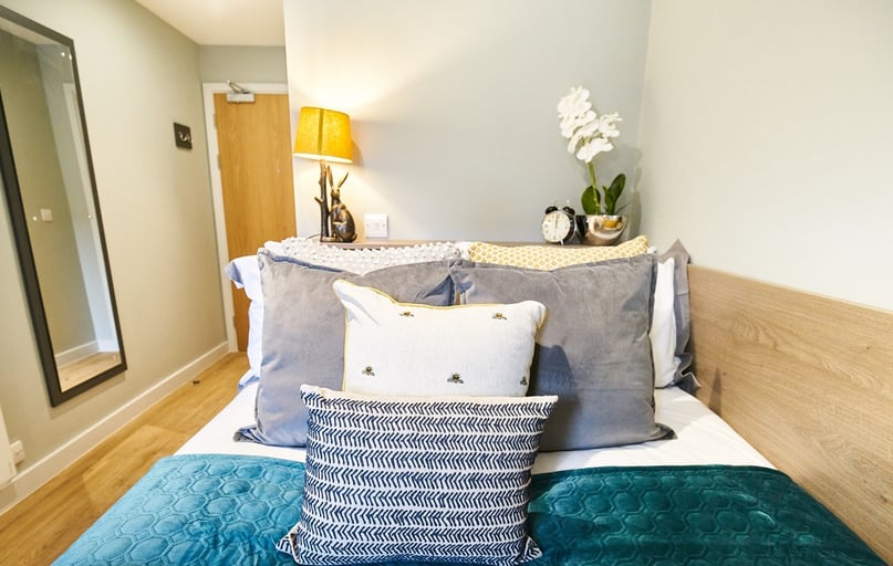 Classic 5 Bed Ensuite, Symons House, Belgrave Street, Burley Park, Leeds - Image 1