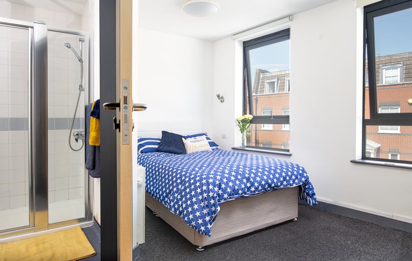 Platinum Studio, Fulham Palace Studios, 168-188 Fulham Palace Road, Hammersmith, London - Image 1