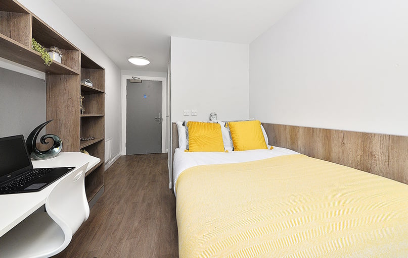 Attic En Suite, The Mill House, 400 Gorgie Road, Gorgie, Edinburgh - Image 1