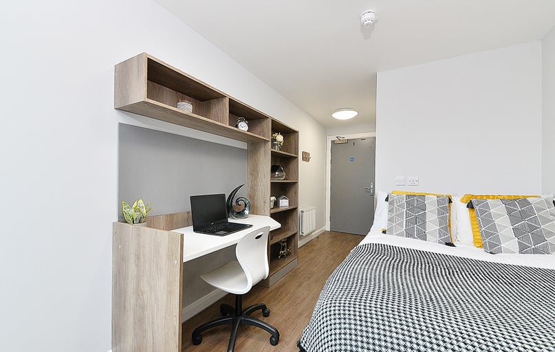 Attic Plus En Suite, The Mill House, 400 Gorgie Road, Gorgie, Edinburgh - Image 1