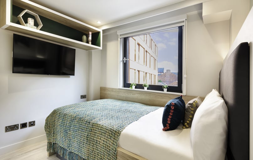 Bedroom with en-suite bathroom