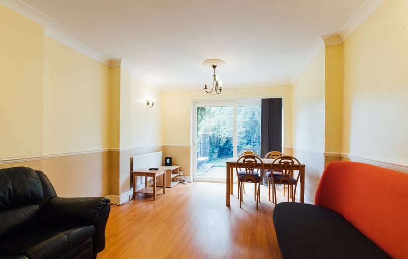 Oaklands Avenue, City Centre, Loughborough - Image 1