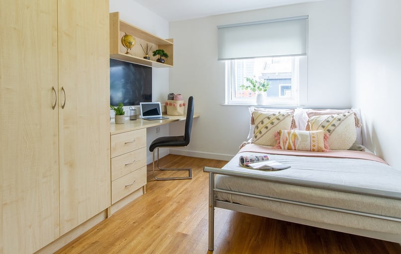 Silver Ensuite, Canalside, Lower Loveday Street, Central, Birmingham - Image 1