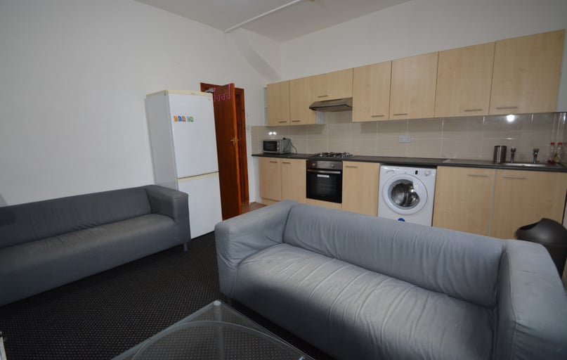 Brudenell Grove, Hyde Park, Leeds - Image 1