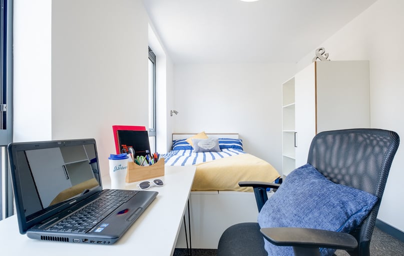 Gold Studio, Fulham Palace Studios, 168-188 Fulham Palace Road, Hammersmith, London - Image 1