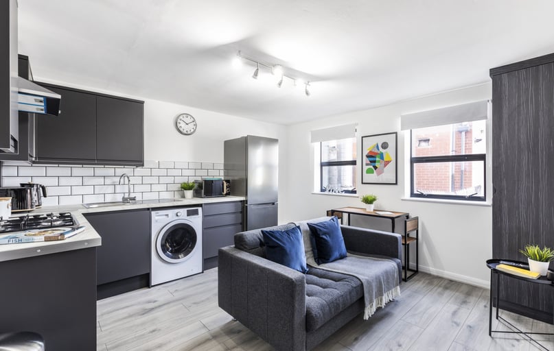 Queens Road, Hyde Park, Leeds - Image 1