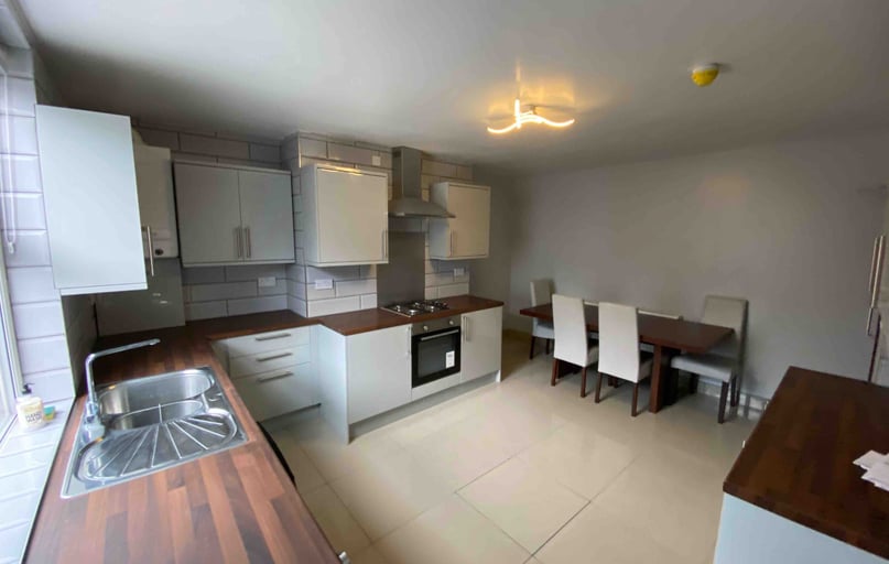 Brudenell Grove, Hyde Park, Leeds - Image 1