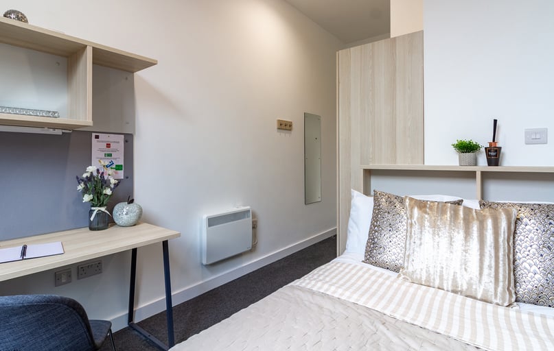 Classic Ensuite, Straits Village, 123 Huntingdon Street, The Old Meadows, Nottingham - Image 1