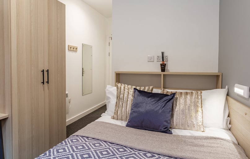 Classic Ensuite Townhouse, Straits Village, 123 Huntingdon Street, The Old Meadows, Nottingham - Image 1