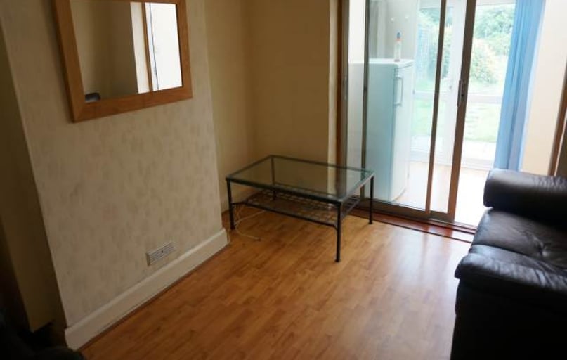 Oaklands Avenue, City Centre, Loughborough - Image 1