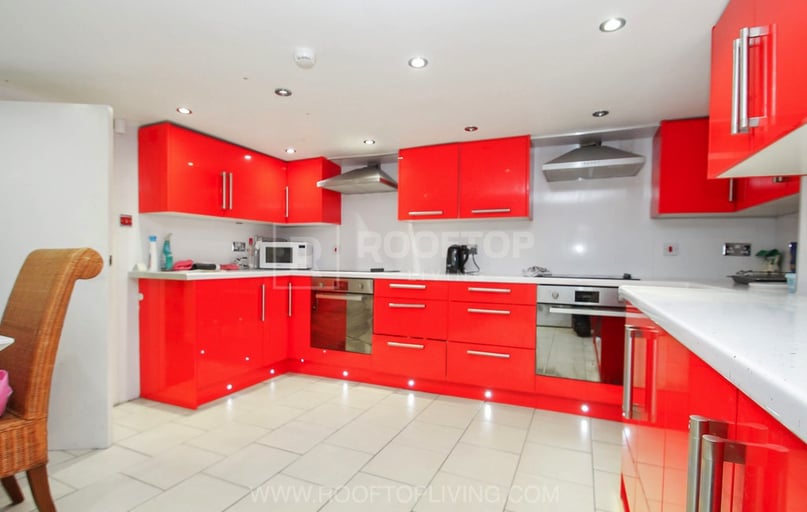 Kirkstall Lane, Headingley, Leeds - Image 1