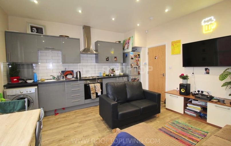 Brudenell Grove, Hyde Park, Leeds - Image 1