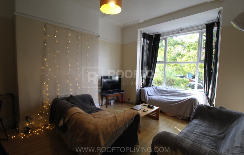 Ash Grove, Hyde Park, Leeds - Image 1