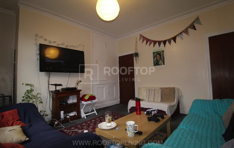 Hessle Place, Hyde Park, Leeds - Image 1