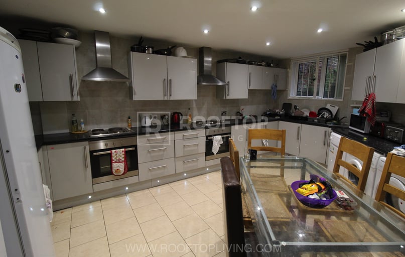 Regent Park Terrace, Rampart Road, Leeds - Image 1