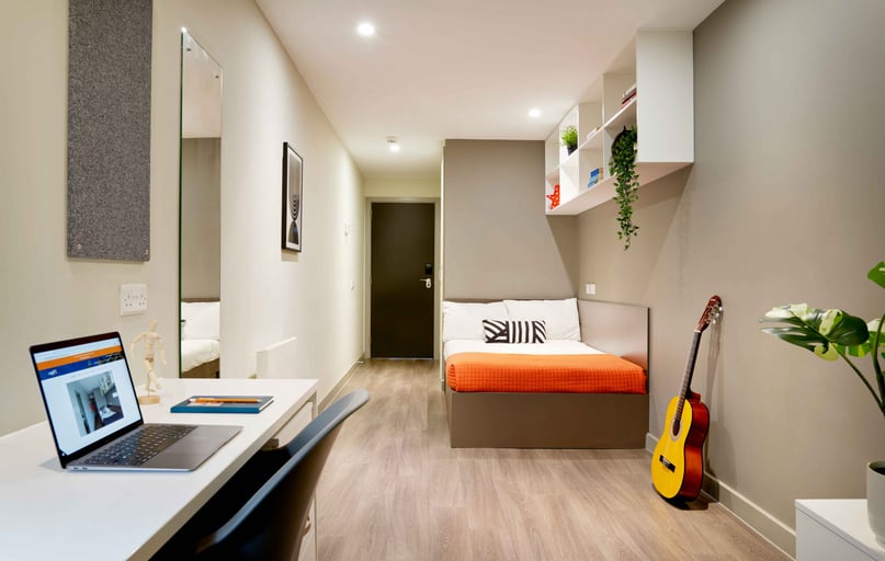 Premium 1 En-suite, Saw Mill, King's Mill Lane, City Centre, Huddersfield - Image 1