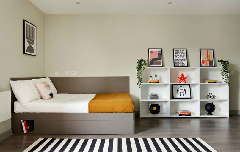 Premium 2 En-suite, Saw Mill, King's Mill Lane, City Centre, Huddersfield - Image 1