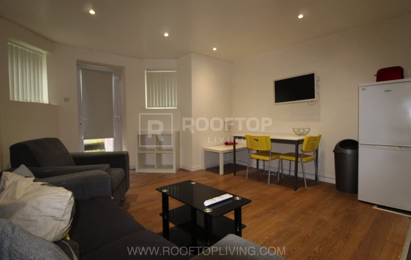 Moorland Avenue, Hyde Park, Leeds - Image 1