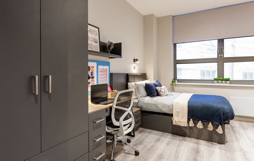 Premium Studio Plus, Grosvenor House, 141-143 Drury Lane, Covent Garden, London - Image 1
