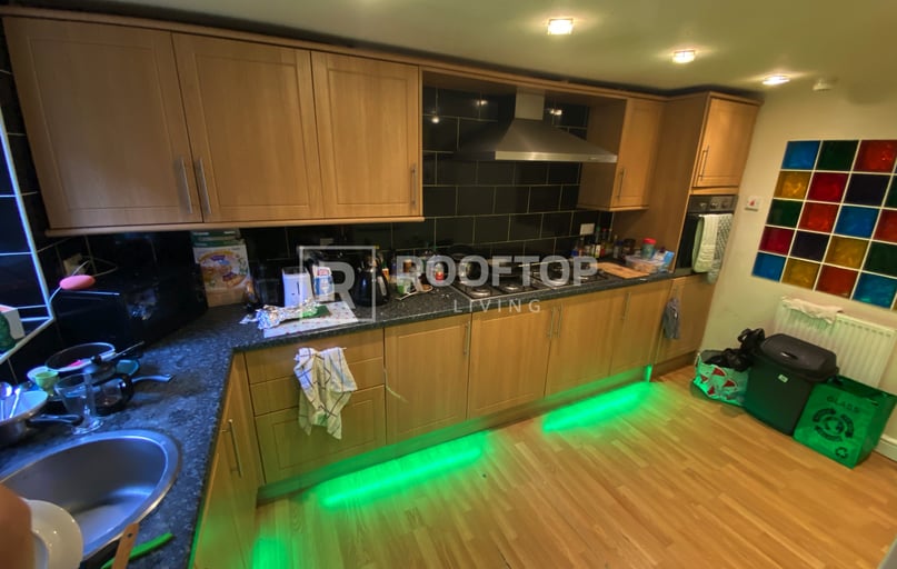 Mayville Avenue, Hyde Park, Leeds - Image 1