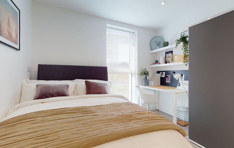 Classic Studio, One London Road, London Road, Keele University School Of Medicine, Newcastle under Lyme - Image 1