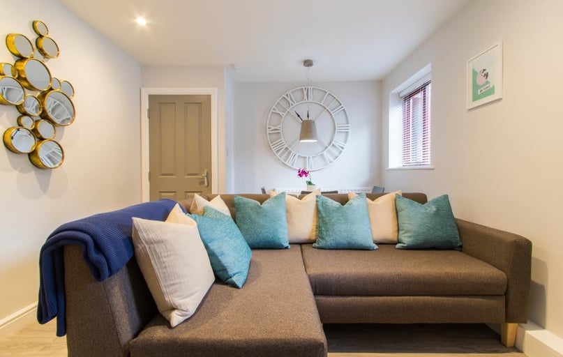 Victoria Court Mews, Hyde Park, Leeds - Image 1