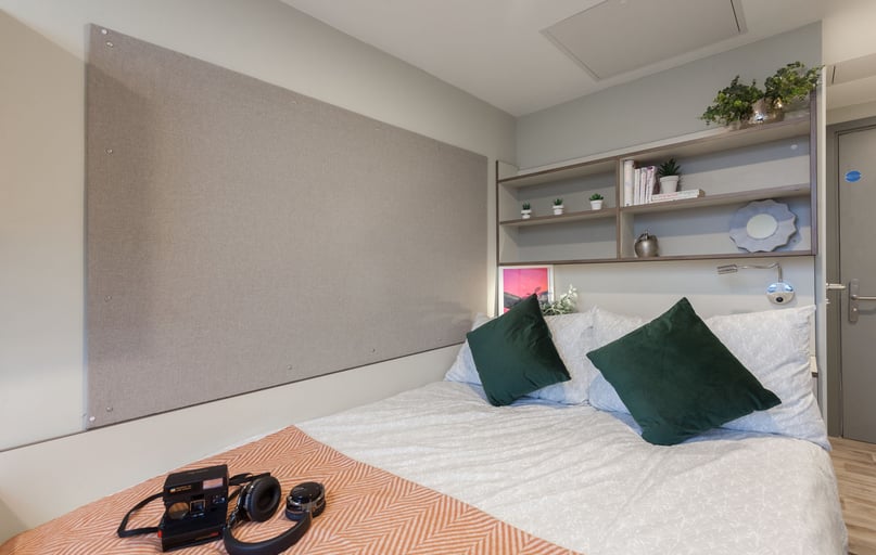 Gold En-suite, LIV Student Sheffield, 131 Ecclesall Road, City Centre, Sheffield - Image 1