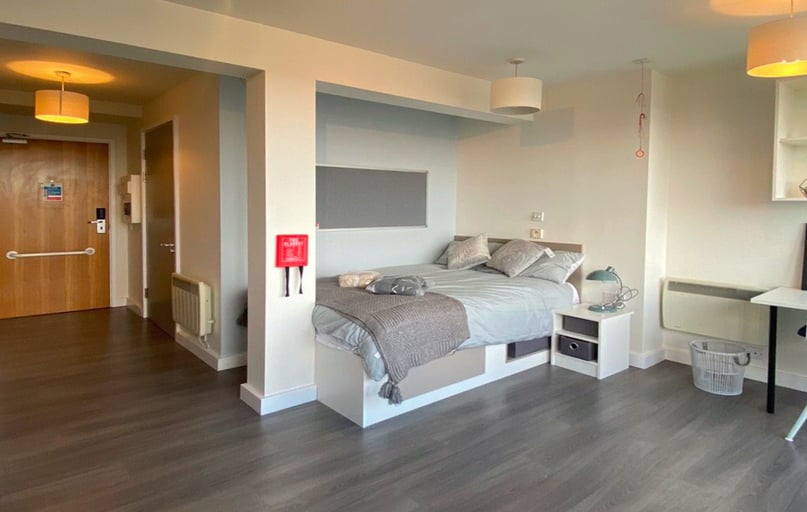 Luxury Studio with Bath, Charles Morton Court, 37-43 Green Lanes, Newington Green, London - Image 1