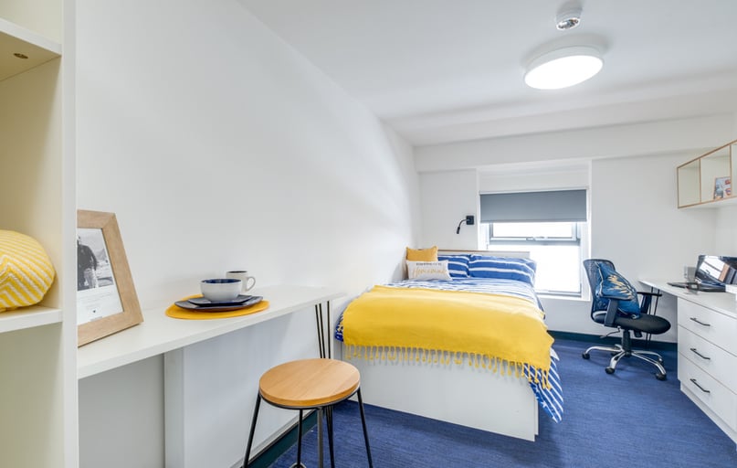 Bronze Plus Studio, Fulham Palace Studios, 168-188 Fulham Palace Road, Hammersmith, London - Image 1