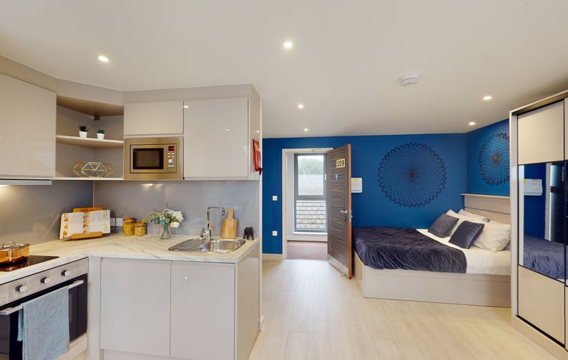 Deluxe Studio, 79 Silver Street, Katesgrove, Reading - Image 1