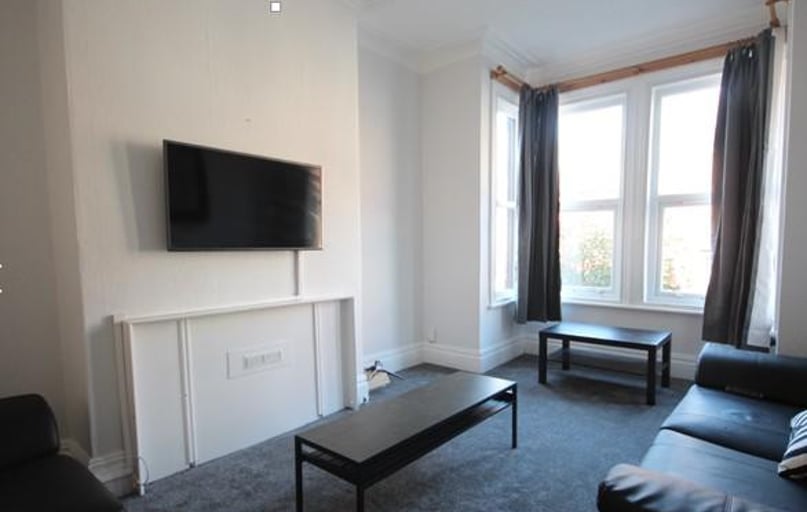 Manor Drive, Hyde Park, Leeds - Image 1