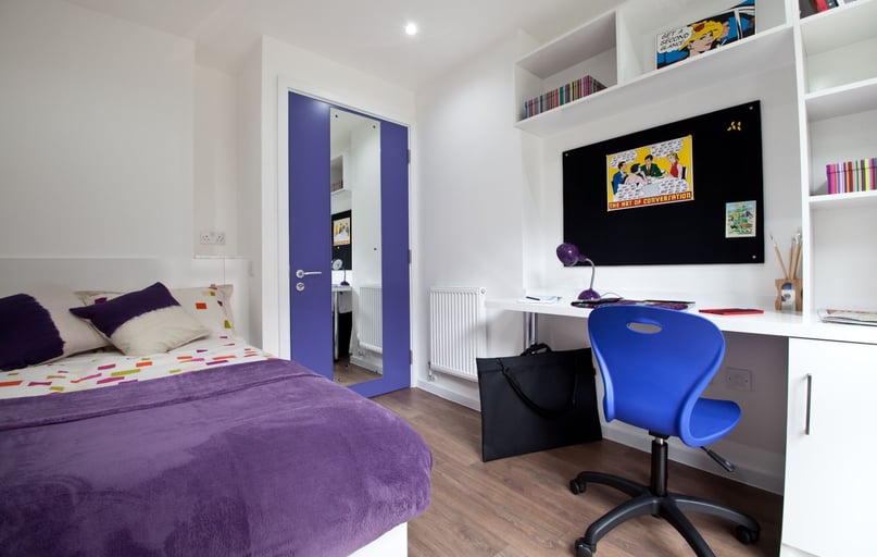 Premier 2 Bed, Gateway Apartments, 31 Montgomery St, Marchmont, Edinburgh - Image 1