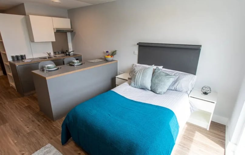 Deluxe Studio, West Way Square, 5 West Way Square, Cowley, Oxford - Image 1