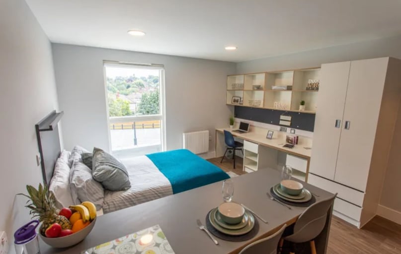 Luxury Studio Terrace, West Way Square, 5 West Way Square, Cowley, Oxford - Image 1