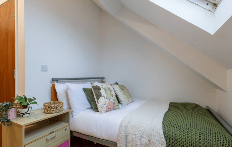 Bronze Ensuite, Castle Gate, 33-44 Castle Gate, City Centre, Nottingham - Image 1