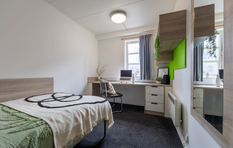 Silver Non Ensuite - Large, Manchester Student Village, Lower Chatham Street, City Centre, Manchester - Image 1
