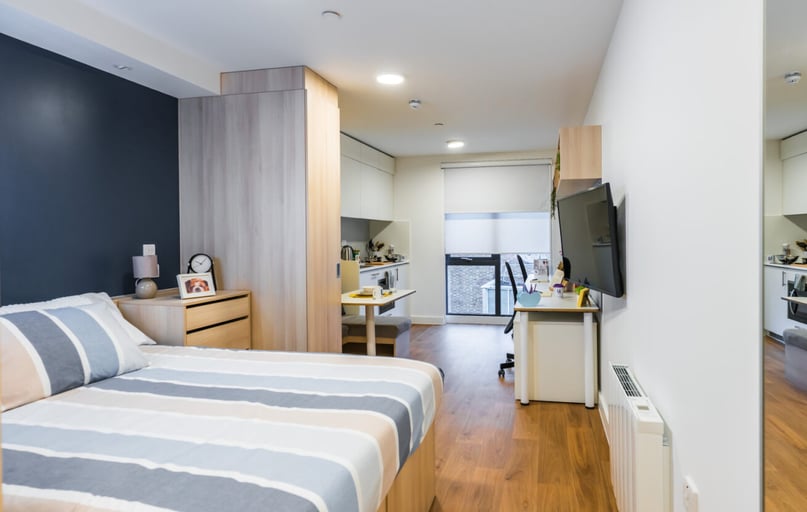 Luxury Plus, Unilife High Street, 12-14 High Street, City Centre, Southampton - Image 1