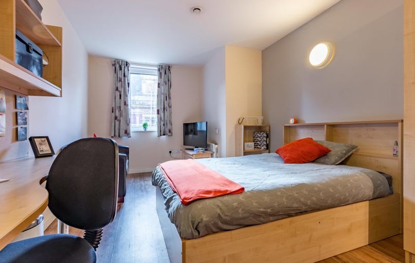 Classic 5 Bed Ensuite Accessible, The Pinnacles, Broad Street, City Centre, Sheffield - Image 1