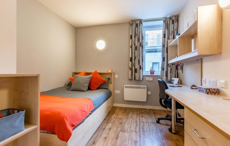 Classic 6 Bed Ensuite, Chambers 51, Short Street, City Centre, Wolverhampton - Image 1