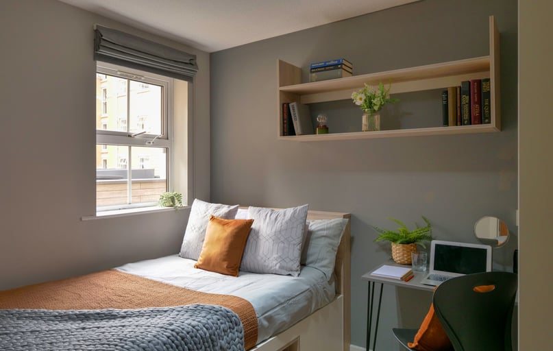 Classic 2 Bed Apartment, Emily Davies, Western Esplanade, Portswood, Southampton - Image 1