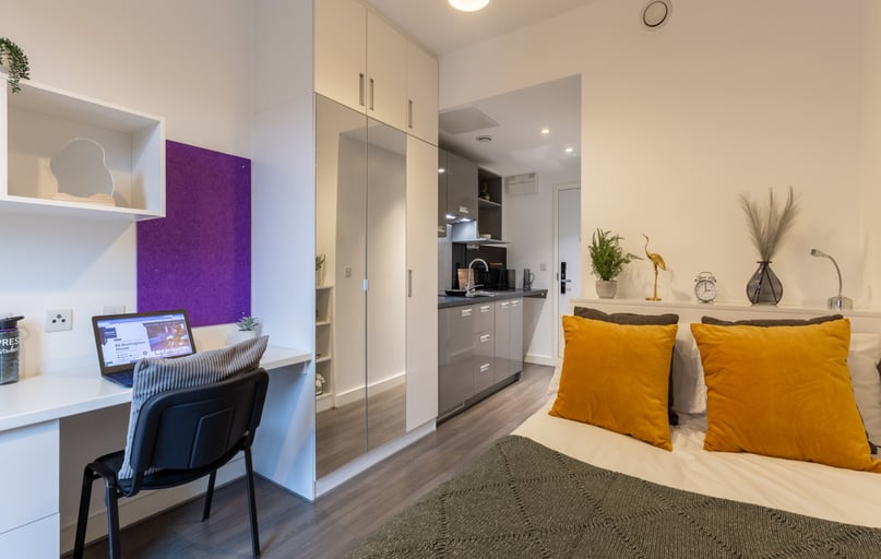 Premium Studio, 88 Bromsgrove House, City Centre, Birmingham - Image 1