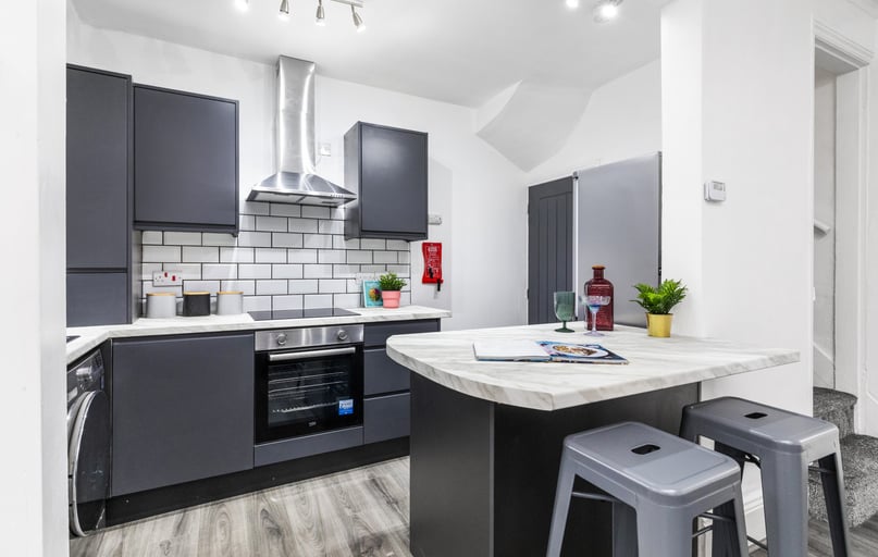 Queens Road, Hyde Park, Leeds - Image 1