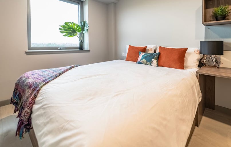 Classic Ensuite, Scotway House, 165 Castlebank Street  , Broomhill, Glasgow - Image 1