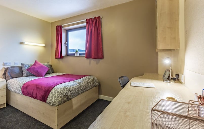 Classic 2 Bed Ensuite, The Pinnacles, Broad Street, City Centre, Sheffield - Image 1