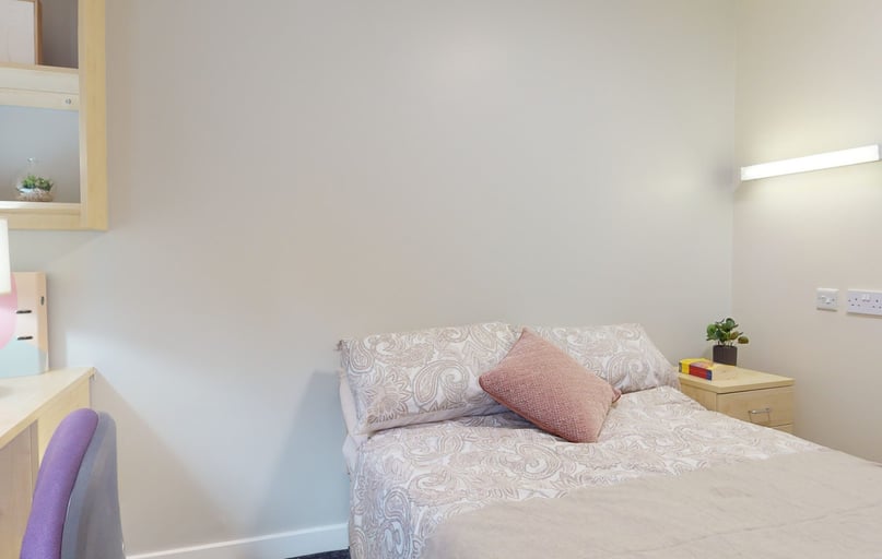 Classic 5 Bed Ensuite, The Pinnacles, Broad Street, City Centre, Sheffield - Image 1