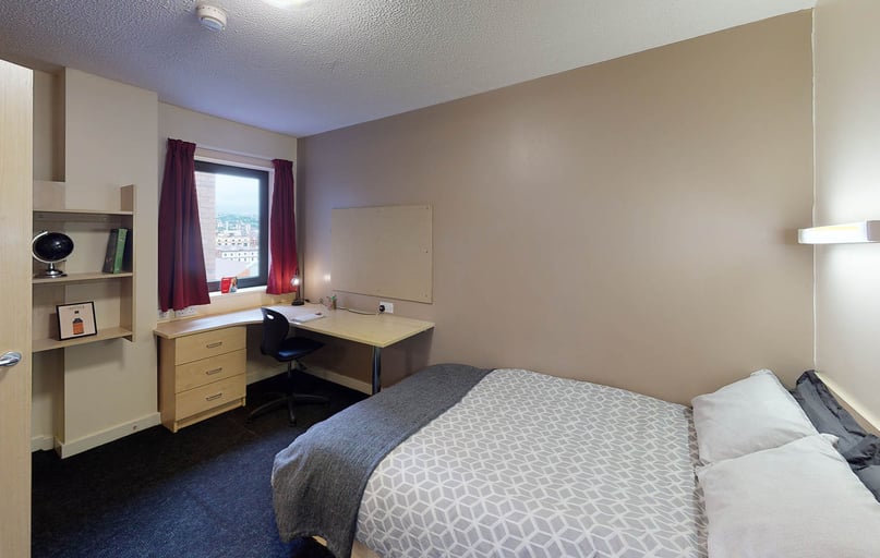 Classic 5 Bed Ensuite Plus, The Pinnacles, Broad Street, City Centre, Sheffield - Image 1