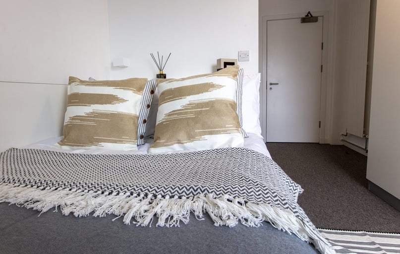 Superior Ensuite, East Shore, East Sands, Central, St Andrews - Image 1