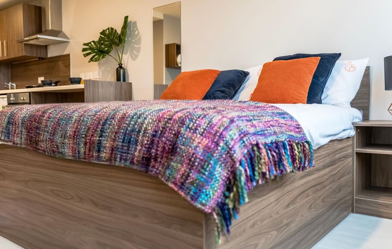 Penthouse Studio, Scotway House, 165 Castlebank Street  , Broomhill, Glasgow - Image 1