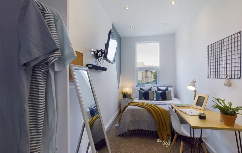 Upper Parliament Street, Toxteth, Liverpool - Image 1