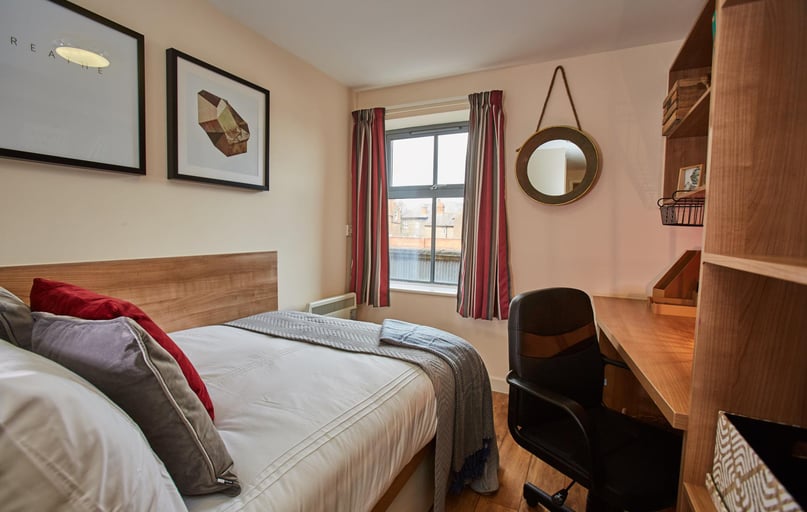 Silver Ensuite, Abbeygate, 9 Victoria Road, City Centre, Chester - Image 1